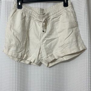Old Navy “linen” cream shorts size M